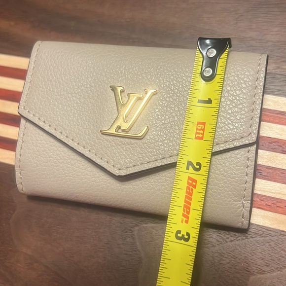 Louis Vuitton Portefeuille Trifold, LIKE NEW, Microchipped w/ COA - Picture 16 of 16